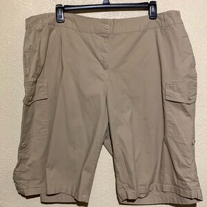 ellos Shorts 26W Tan Stretchy 6-Pockets Cargo Pockets Mid Rise Cotton Spandex